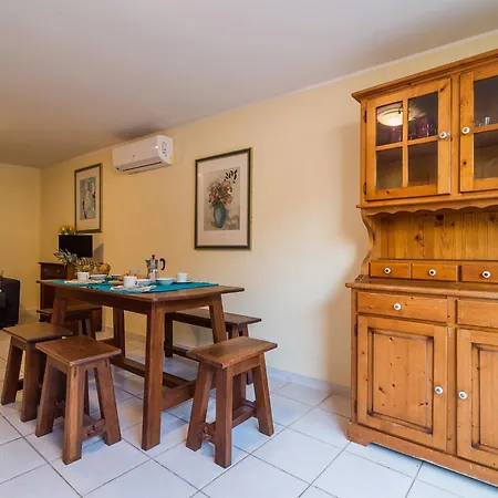 Casa A 150 M Dalla 度假居 *