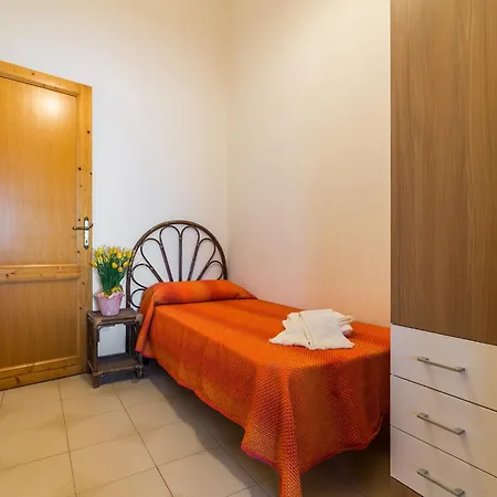 Casa A 150 M Dalla קאלה גונונה