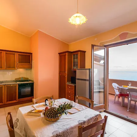 Casa A 150 M Dalla 度假居 *